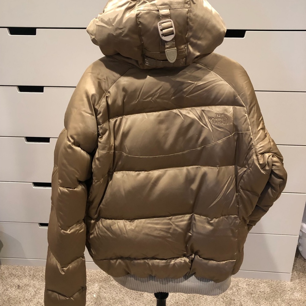 49ers fans….  GOLD The North Face puffer jacket. PLUS FREE SHIPPING - Picture 2 of 5